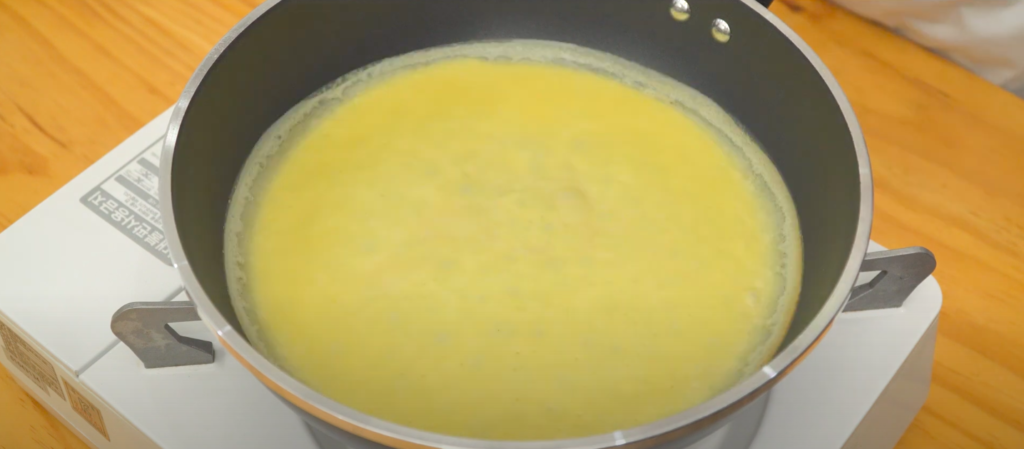 cách thực hiện bánh crepe ngàn lớp kem trứng - Hình ảnh 6